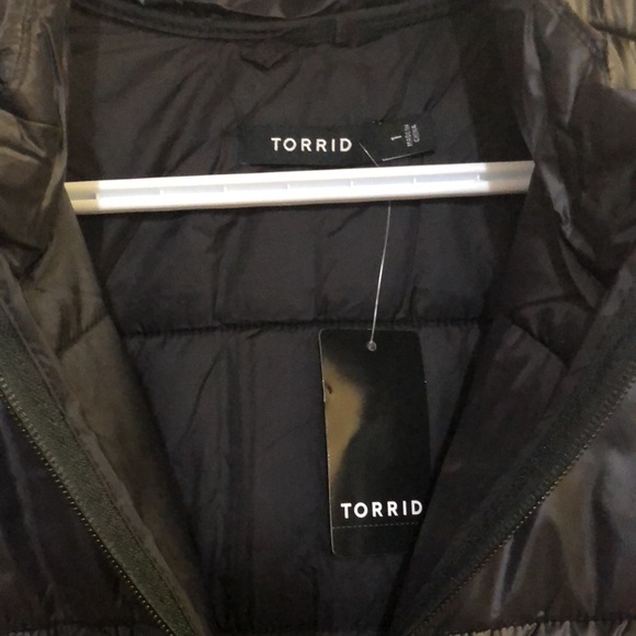 Torrid 1X quilted peplum, puffer jacket, lightweight Black NEW with tags - Picture 5 of 11